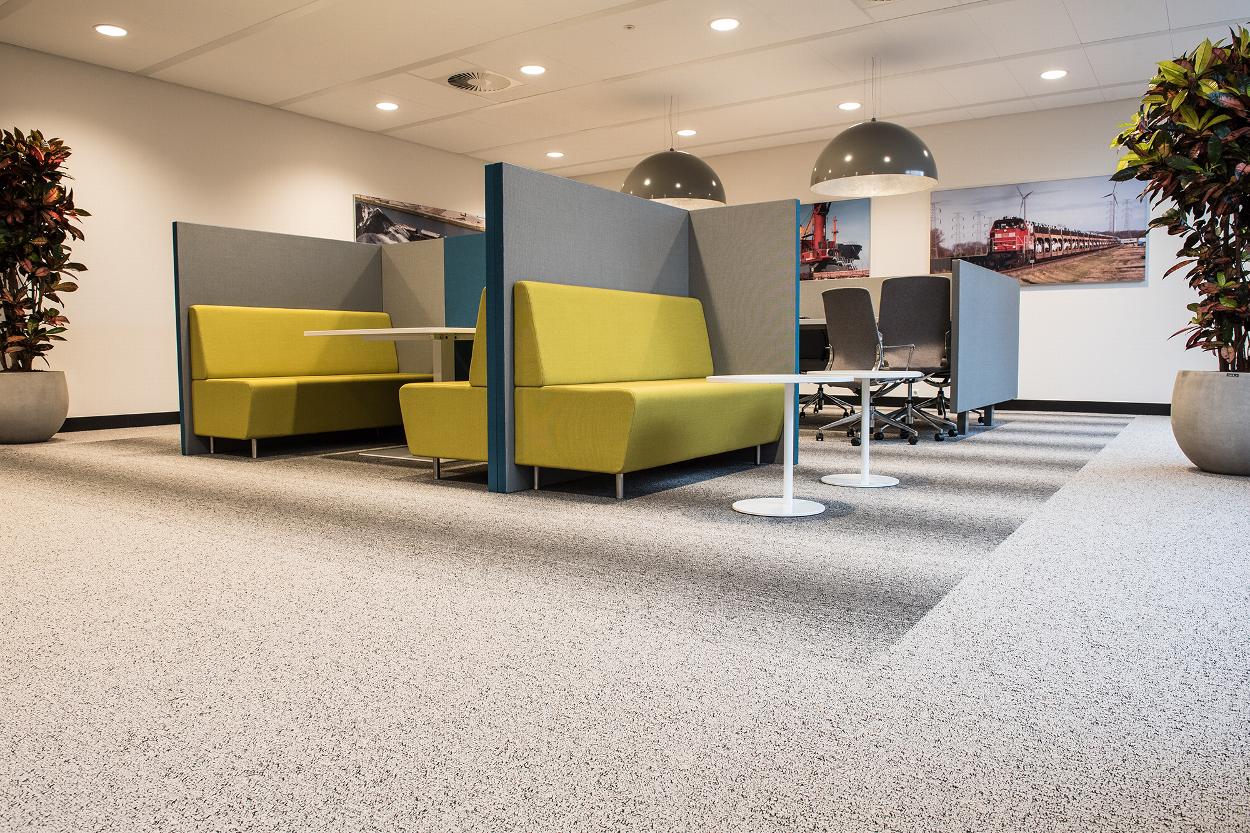Carpeted office room in Croydon